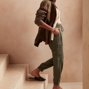 Banana Republic cargo jogger pants
